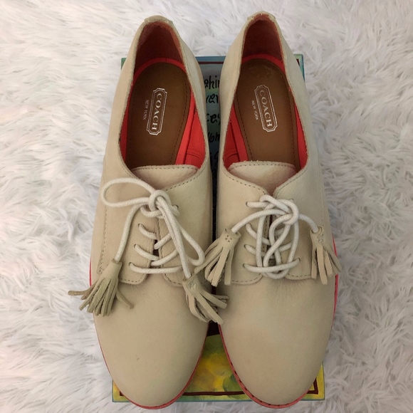 Coach Zinnia leather Tassel Loafers.  Beige Size 9 1/2. - Picture 1 of 8